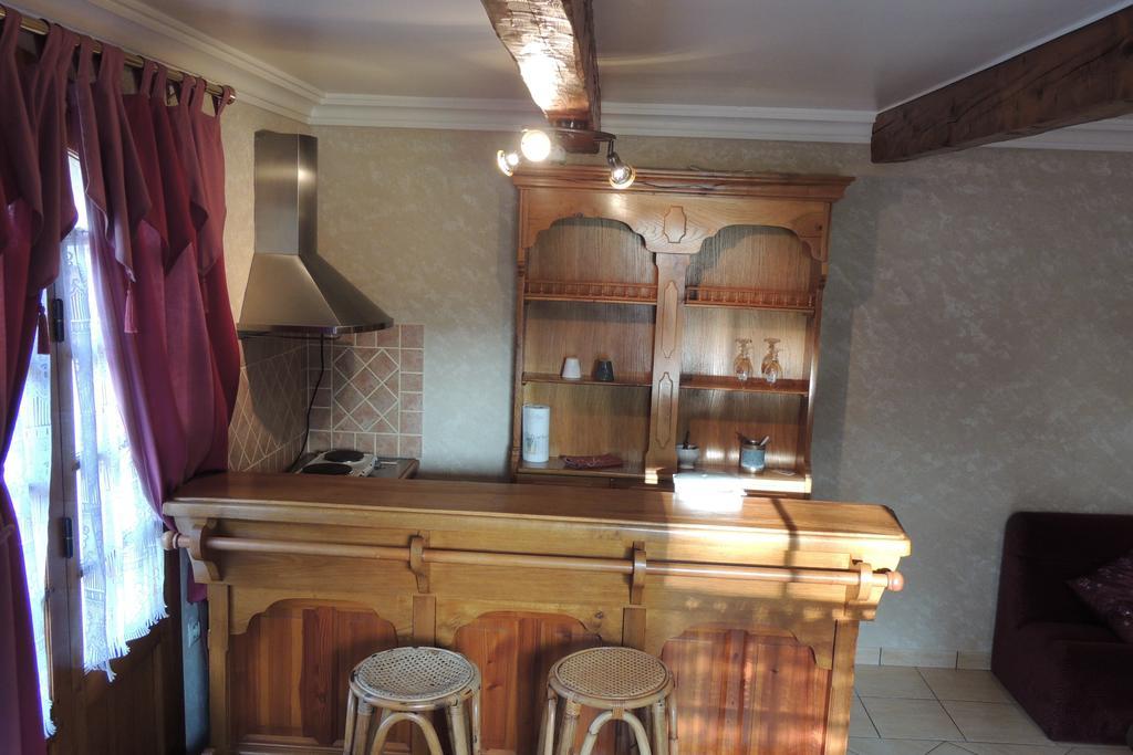 Le Manoir De Goliath Lägenhet Toutainville Rum bild