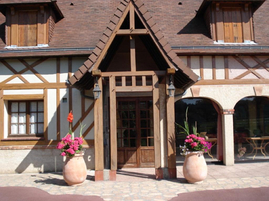 Le Manoir De Goliath Lägenhet Toutainville Exteriör bild