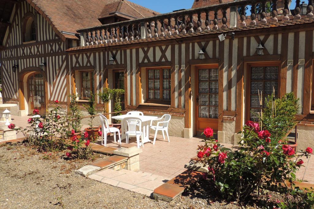 Le Manoir De Goliath Lägenhet Toutainville Exteriör bild